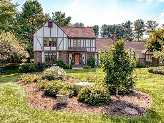 3rd image of 6108 Albemarle Ln