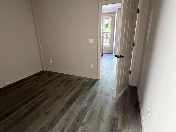 5th image of 420 W King St #1/2
