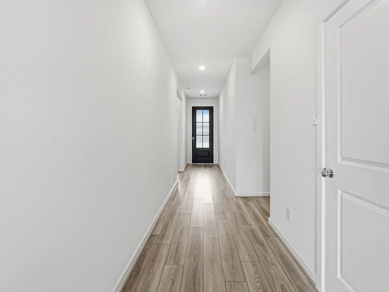 3 bed, 2.0 bath, 1679 sqft, $2,450 — Photo 4
