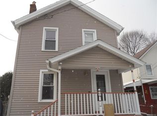 13 Pleasant St, Le Roy, NY 14482