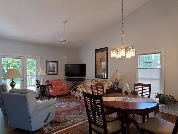 2nd image of 820 Lees Ct