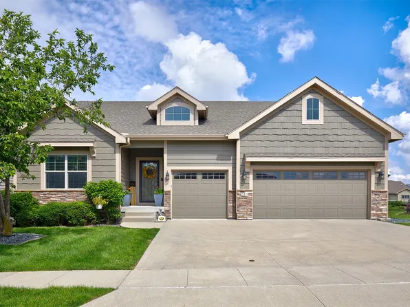 215 Abigail Ln, Waukee, IA 50263