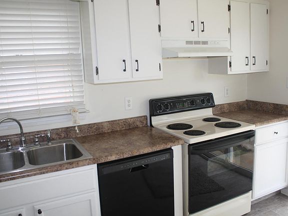 4th image of 425 Eastview Dr