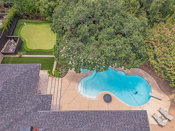2nd image of 1406 Riverview Dr