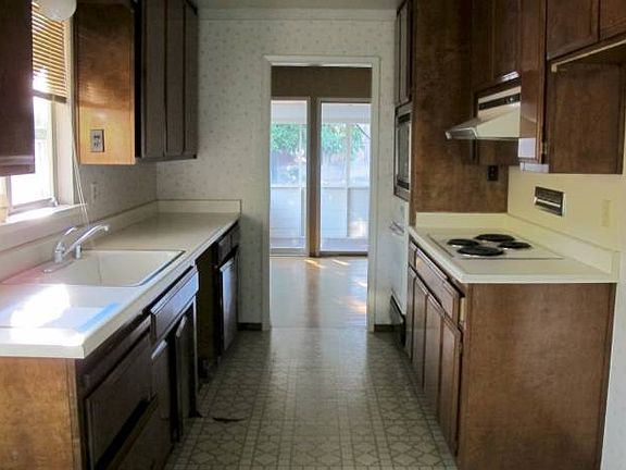 5th image of 5729 Hemlock St