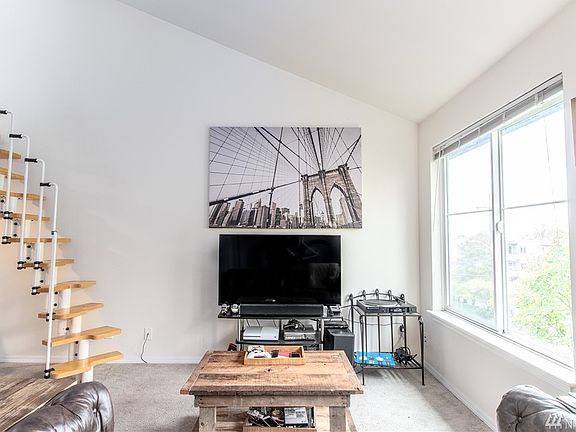 4th image of 300 10th Ave Unit A410