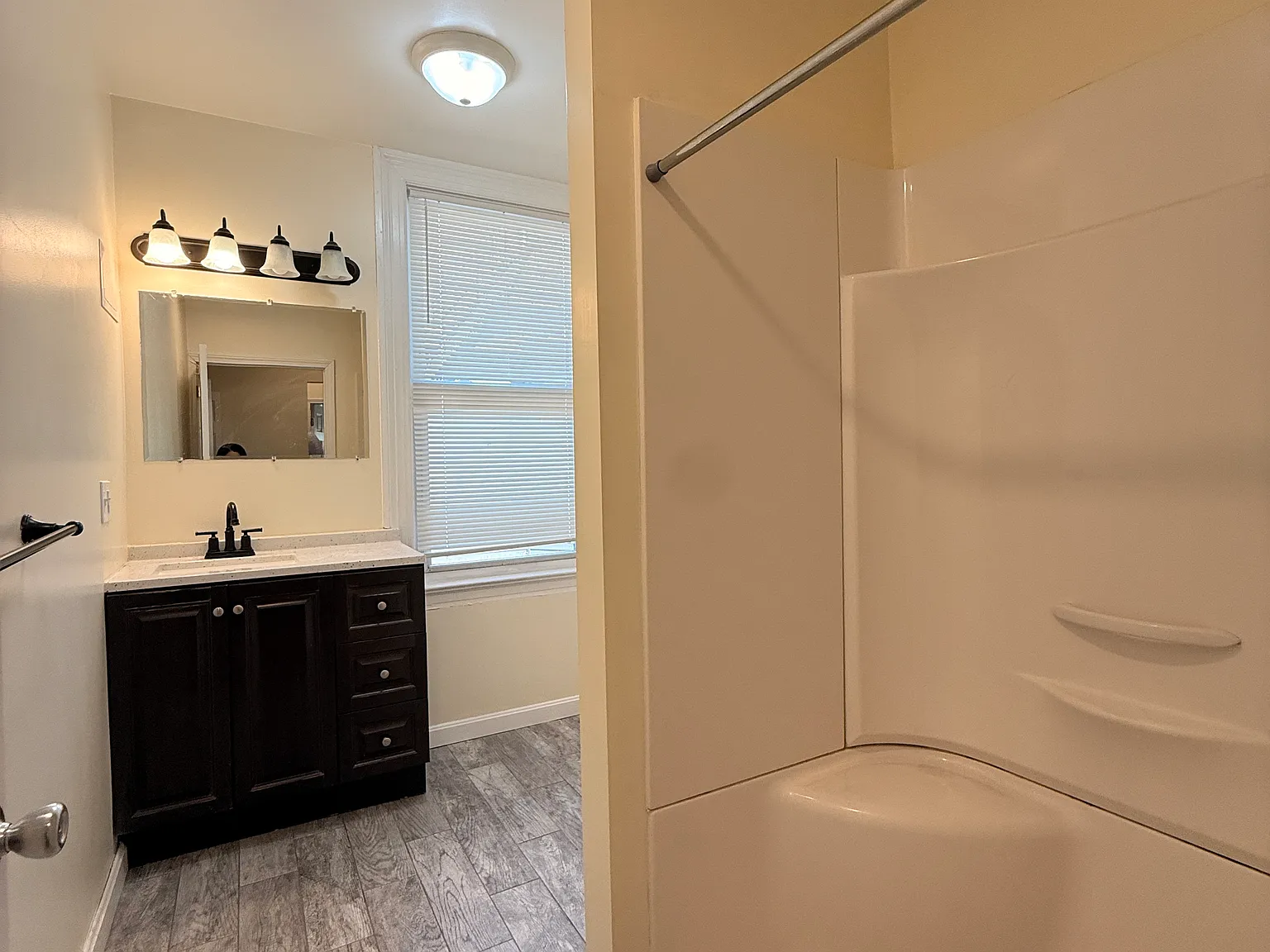 3 bed, 1200 sqft, $3,300 — Photo 4