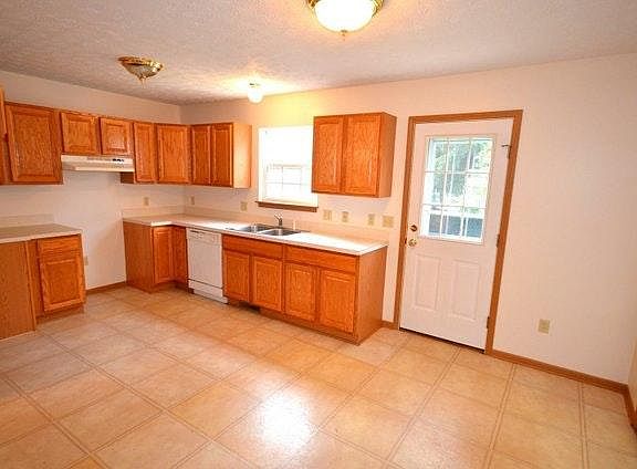 3rd image of 2730 N Bender Ave