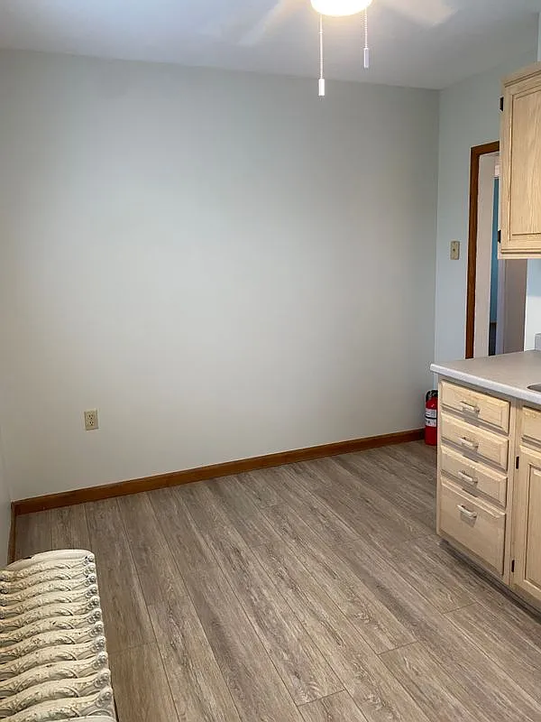 1 bed, 1.0 bath, 696 sqft, $1,250 — Photo 2