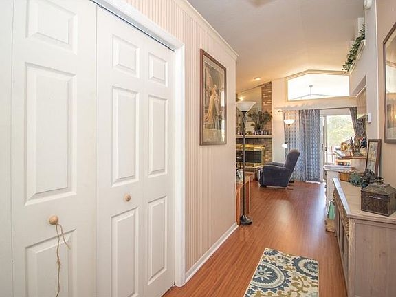4th image of 912 Sunny Dell Dr