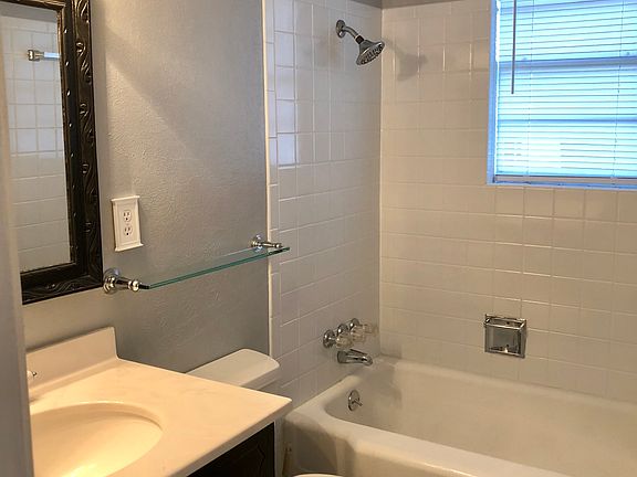 5th image of 9101 Holmes Ln