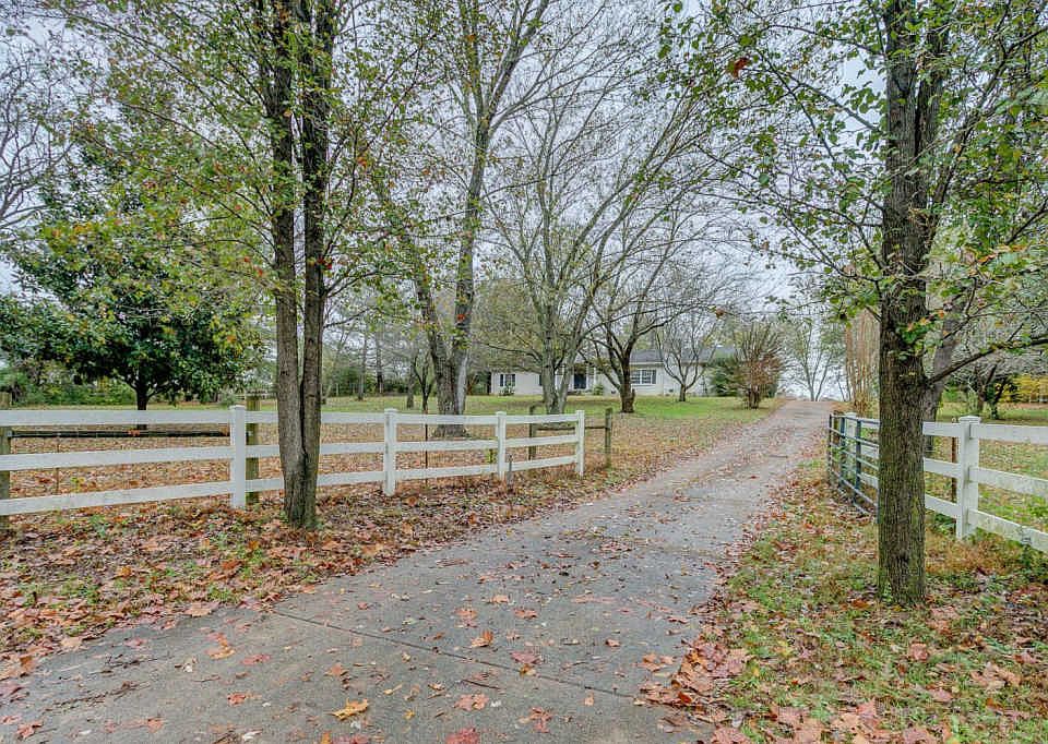 1st image of 9083 Coles Ferry Park