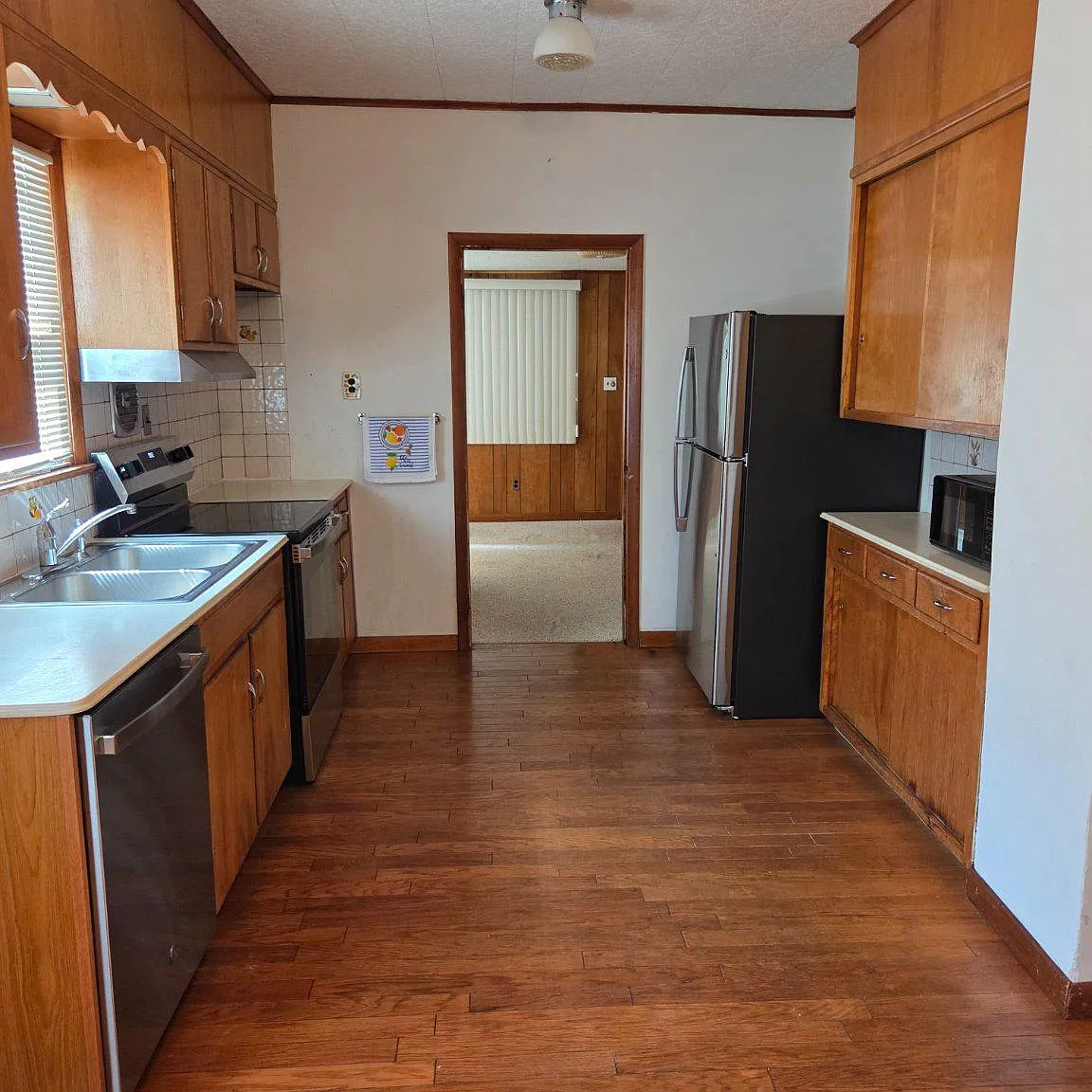3 bed, 3.0 bath, 1622 sqft, $2,675 — Photo 2