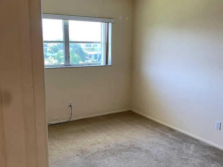 2453 NE 51st St #D316 — Photo 13