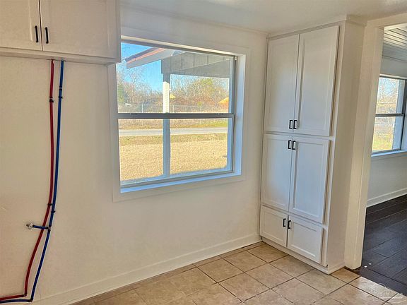 5th image of 111 Swift St