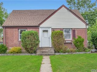 683 Waypark Ave, Uniondale, NY 11553