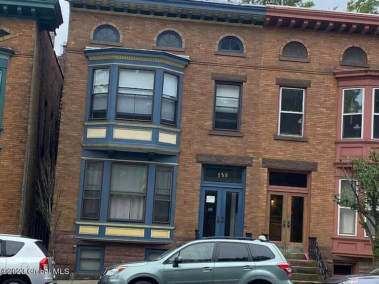 588 Madison Ave #2 — Photo 15