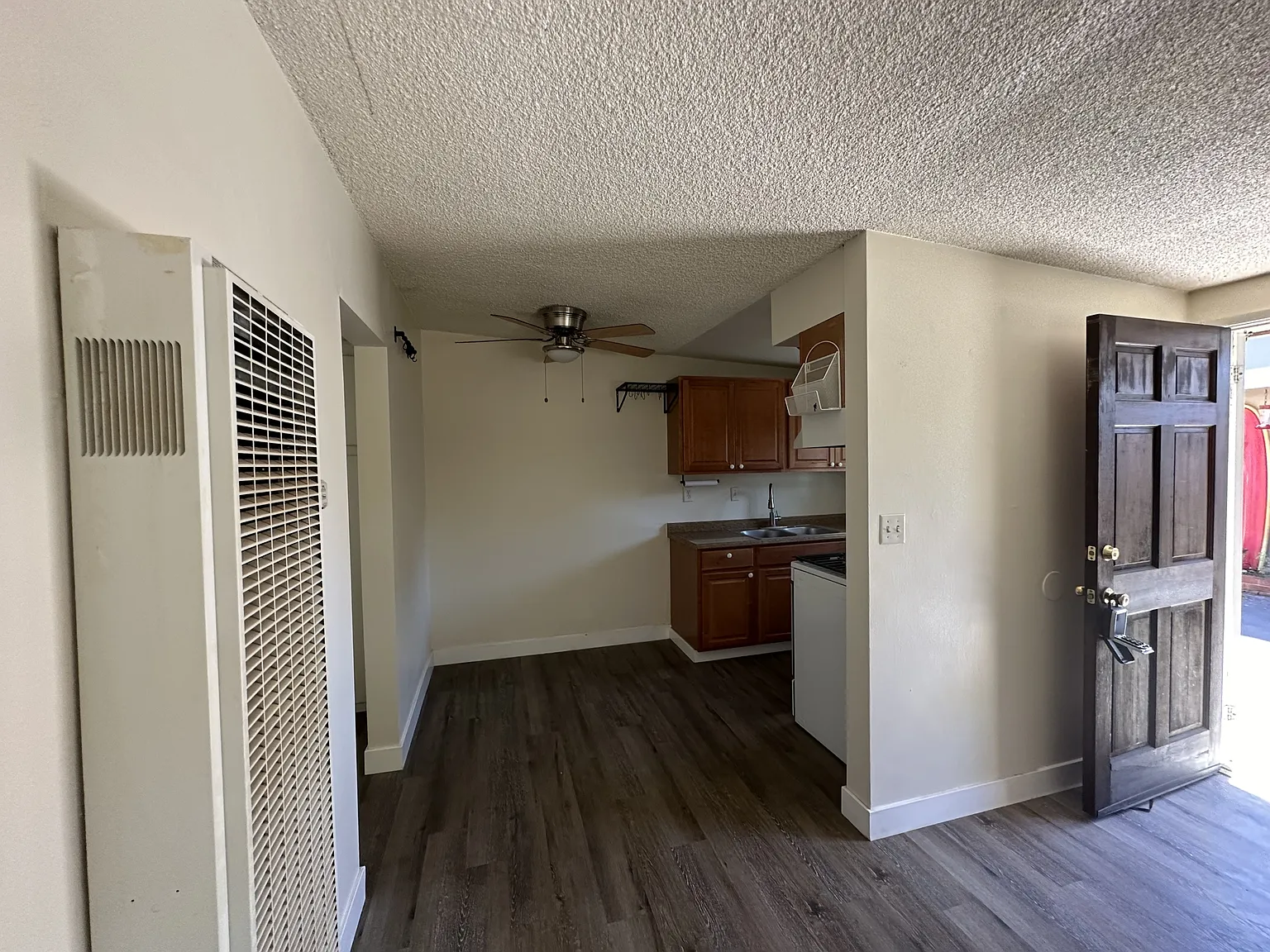 715 - 717 South Cedros Avenue - 717 1.. — Photo 2