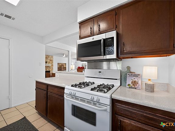 4th image of 9709 Meadowheath Dr