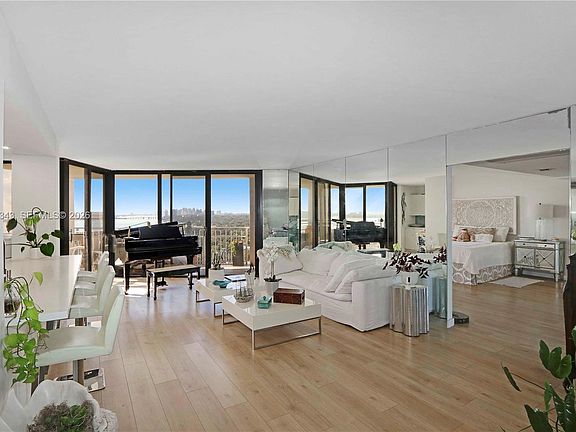 4th image of 1000 Quayside Ter APT 1608
