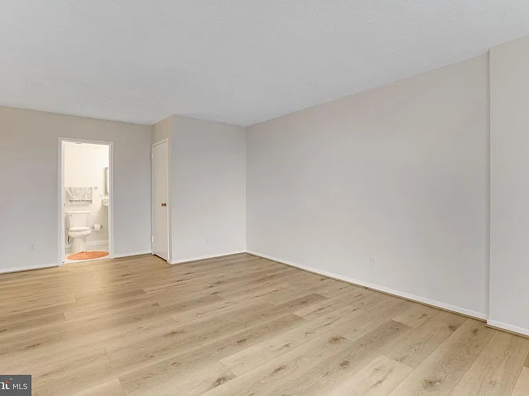 2300 Pimmit Dr #308W — Photo 23