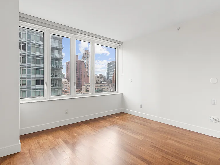 250 E 53rd St #1603 — Photo 8