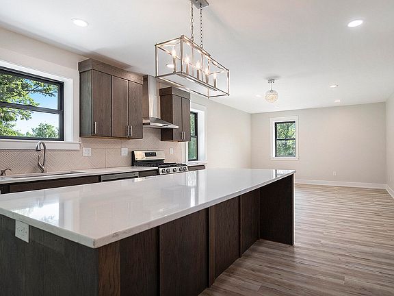 4th image of 5289 Coit Ave
