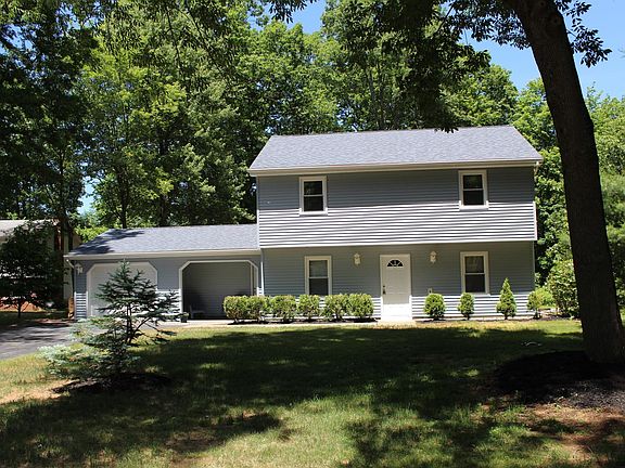 3rd image of 12 Mystic Ln