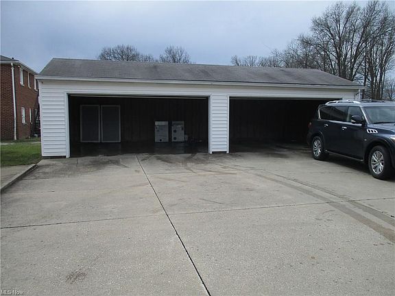 3rd image of 2940 6th St