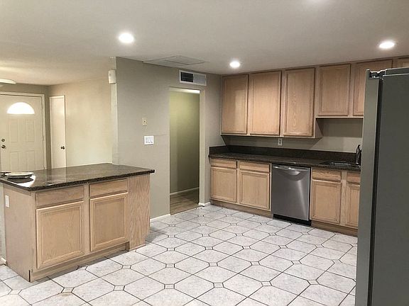 3rd image of 4016 E Winchcomb Dr