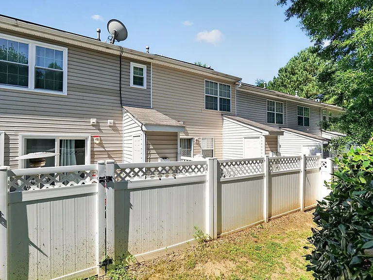 204 Butler Pl — Photo 17