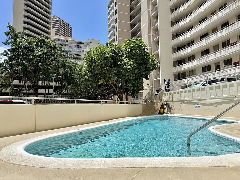 Ala Moana Blvd — Photo 21