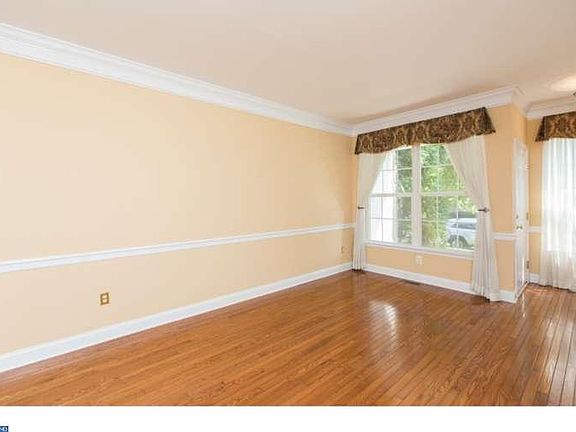 3rd image of 165 Portsmouth Cir