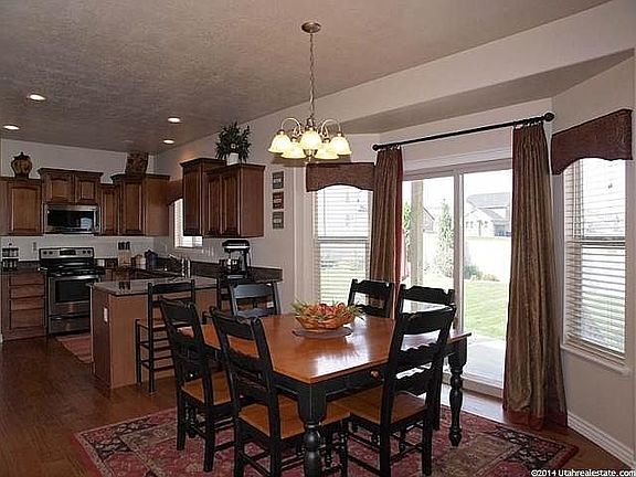 5th image of 602 W Aspen Hills Blvd
