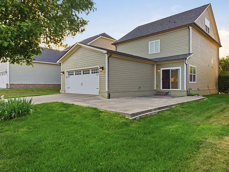 623 Streamside Ln — Photo 41