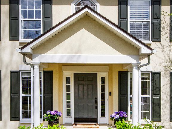 5th image of 2395 Hirst Cir