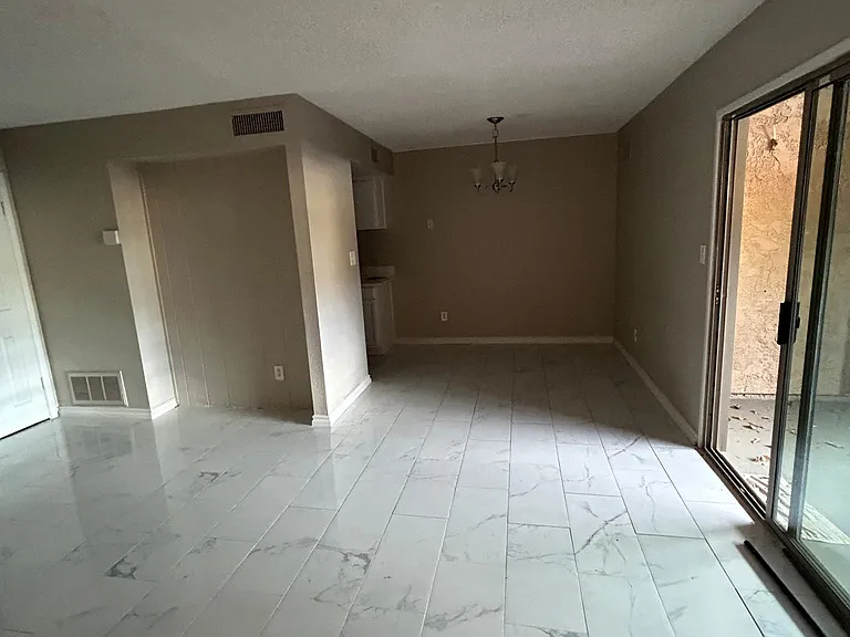 6749 W Devonshire Ave — Photo 4