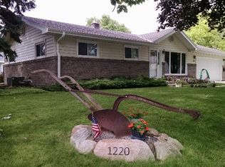 1220 8th Ave, Union Grove, WI 53182