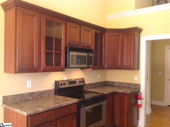 4th image of 14 Belle Terre Ct