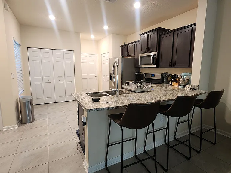 37 Temple Dr — Photo 5