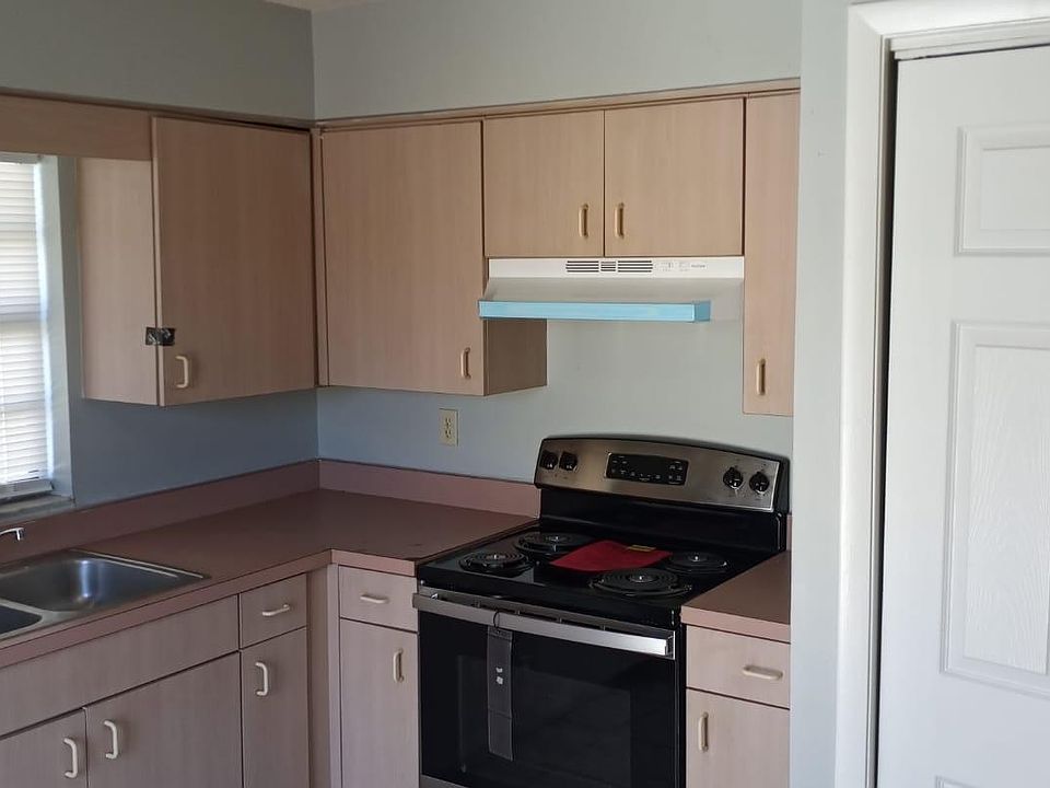 2nd image of 1306 W Waters Ave #D