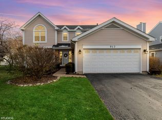 942 E Stone Creek Cir, Crystal Lake, IL 60014
