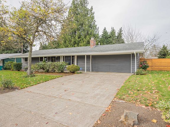 2nd image of 112 N Fredericksburg Way