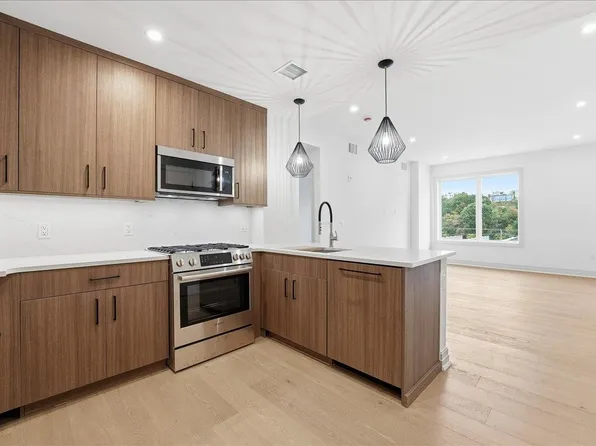 921 Madison Street image 2 of 20