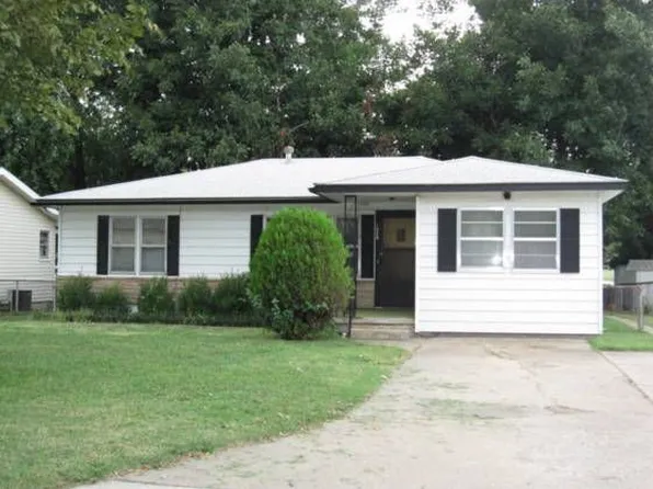 1024 N Osage St, Ponca City, OK 74601