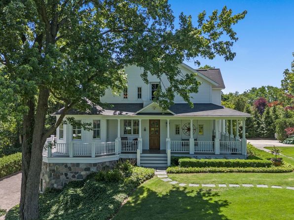 1502 Old Salem Ct, Birmingham, MI 48009