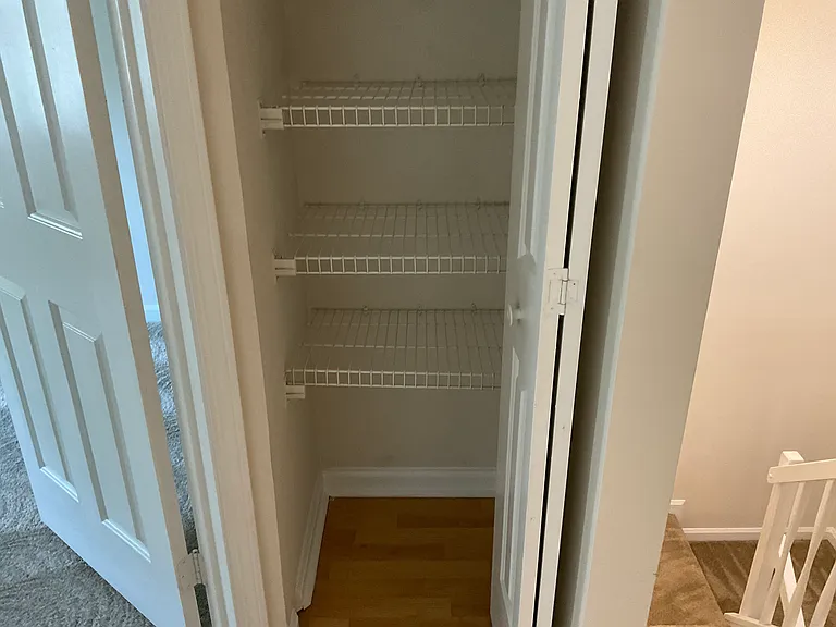 101 Luxon Pl — Photo 32
