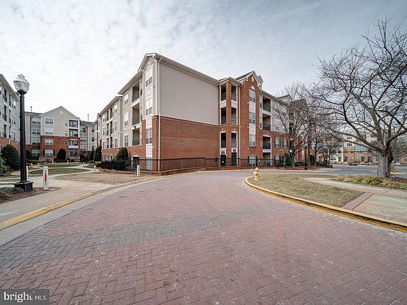 3rd image of 4850 Eisenhower Ave Unit 218