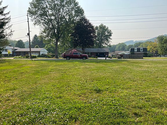 4th image of 906 Hillcrest Dr