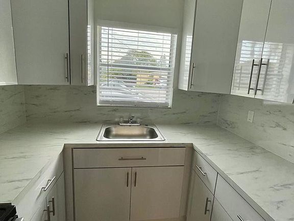 4th image of 2521 Pierce St APT 5